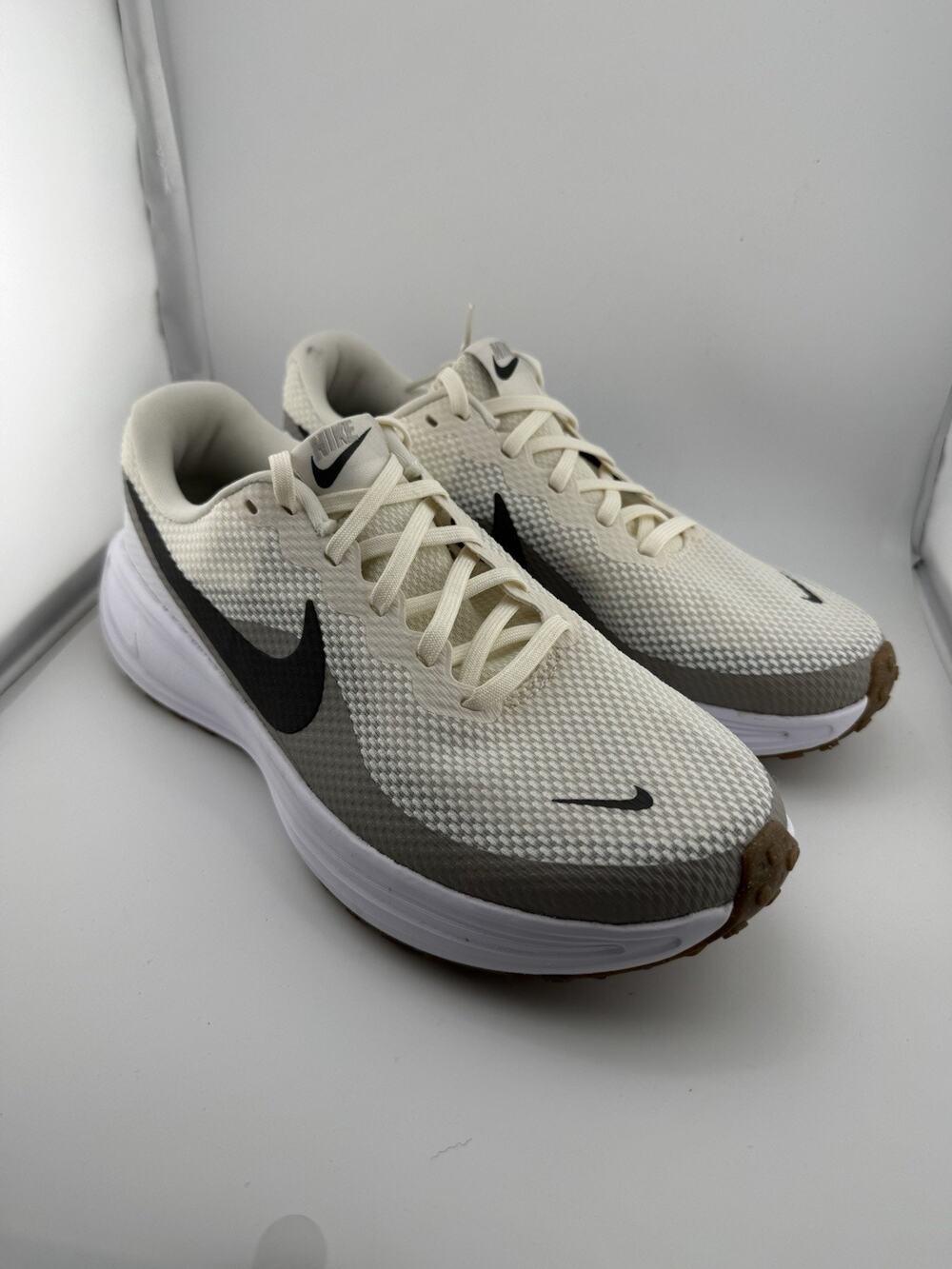 NWOB Nike Revolution 8 Wide Phantom/Medium Ash Men’s 9.5